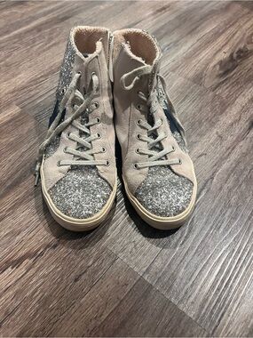 Vintage Glitter High-Top Sneakers in Silver and Beige